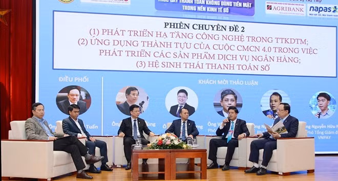 Các đại biểu thảo luận tại Hội thảo “Thúc đẩy thanh toán không dùng tiền mặt trong nền kinh tế số” ngày 4/12.