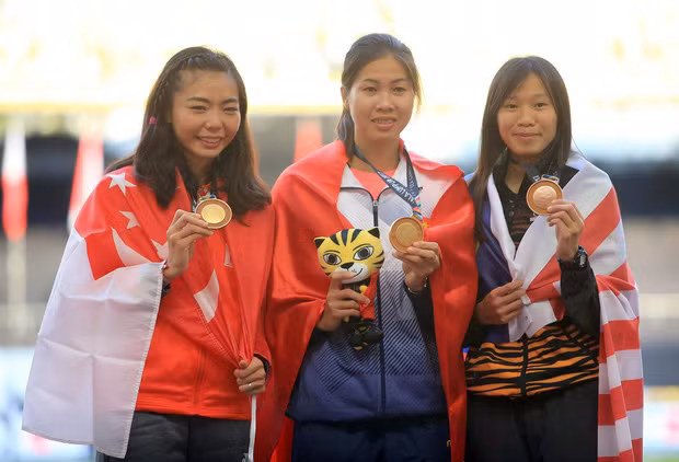 Việt Anh (giữa), Suat Li Michell (trái). Ảnh: SN. Việt Anh (giữa), Suat Li Michell (trái). Ảnh: SN.