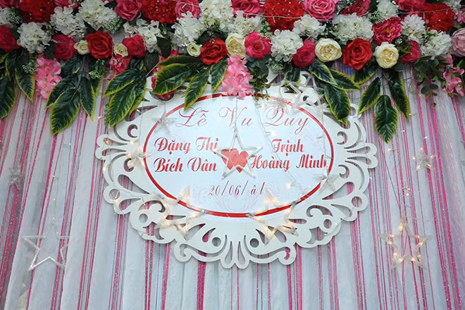 Cô dâu Đặng Thị Bích Vân (Tổ 12, Ấp Mỹ Lợi A, Thị trấn Huỳnh Hữu Nghĩa, huyện Mỹ Tú, tỉnh Sóc Trăng) và chú rể Trịnh Hoàng Minh (Ấp Nguyễn Tăng, xã Đại Ân 1, huyện Cù Lao Dung, tỉnh Sóc Trăng)