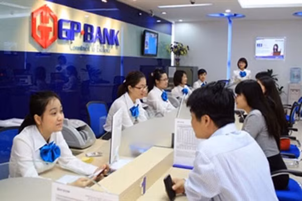 Cho ngân hàng phá sản là một giải pháp mạnh tay của Chính phủ để xử lý ngân hàng yếu kém.