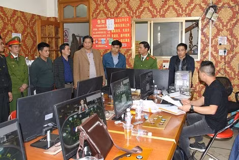 Cục An ninh mạng và Phòng, chống tội phạm sử dụng công nghệ cao phối hợp với Công an tỉnh Lào Cai triệt phá tổ chức đánh bạc và đánh bạc qua mạng Internet. Cục An ninh mạng và Phòng, chống tội phạm sử dụng công nghệ cao phối hợp với Công an tỉnh Lào Cai triệt phá tổ chức đánh bạc và đánh bạc qua mạng Internet.
