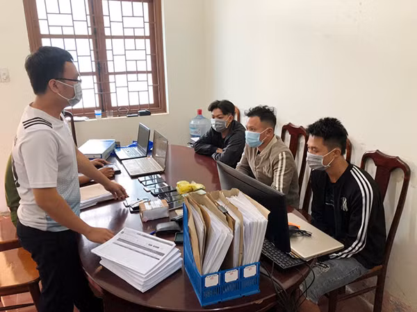 Phòng Cảnh sát hình sự Công an tỉnh Đắk Nông triệt phá 1 đường dây tổ chức đánh bạc và đánh bạc dưới hình thức cá độ bóng đá qua mạng Internet với quy mô lớn.