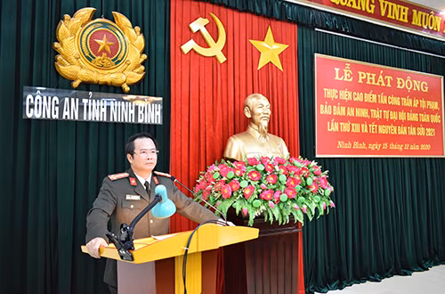 Đại tá Phạm Văn Sơn, Giám đốc Công an tỉnh Ninh Bình phát biểu chỉ đạo Đại tá Phạm Văn Sơn, Giám đốc Công an tỉnh Ninh Bình phát biểu chỉ đạo