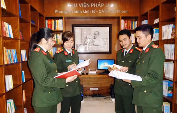 CLB nghiệp vụ Phòng ANKT trao đổi thông tin, kiến thức.