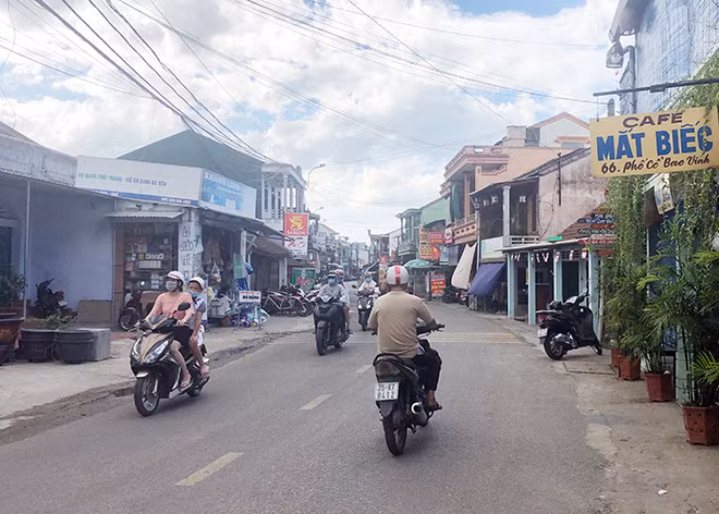 Phố cổ Bao Vinh thuộc xã Hương Vinh (thị xã Hương Trà) trước ngày sáp nhập vào địa giới hành chính TP Huế. Phố cổ Bao Vinh thuộc xã Hương Vinh (thị xã Hương Trà) trước ngày sáp nhập vào địa giới hành chính TP Huế.
