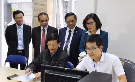 Tại các "cụm dân cư điện tử" luôn có các tình nguyện viên túc trực