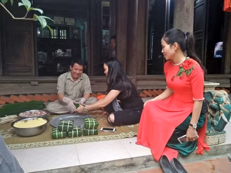 Trải nghiệm gói bánh chưng ngay tại các làng Xoan cổ được chuẩn bị dành cho du khách đến Phú Thọ mùa lễ hội 2018.