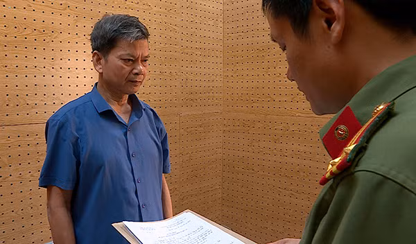 Cơ quan An ninh điều tra ra quyết định khởi tố bổ sung quyết định khởi tố bị can đối với Lò Văn Huynh- Nguyên Trưởng phòng khảo thí và quản lý giáo dục, Sở Giáo dục – Đào tạo Sơn La