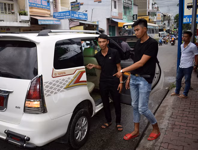 Đối tượng Cường và Nghĩa thực hiện lại việc bắt cóc chị T.