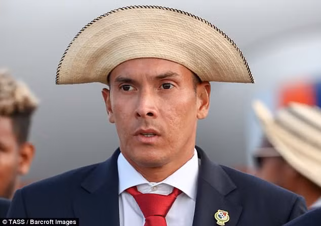 Những chiếc mũ rơm được các tuyển thủ Panama đội vốn được bắt nguồn từ đất nước Ecuador nhưng sau đó được Panama lựa chọn trở thành mũ truyền thống vào năm 1906 khi kênh đào Panama được xây dựng. Những chiếc mũ rơm được các tuyển thủ Panama đội vốn được bắt nguồn từ đất nước Ecuador nhưng sau đó được Panama lựa chọn trở thành mũ truyền thống vào năm 1906 khi kênh đào Panama được xây dựng.
