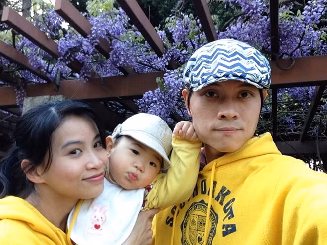 Phút giây hạnh phúc bên cha mẹ.