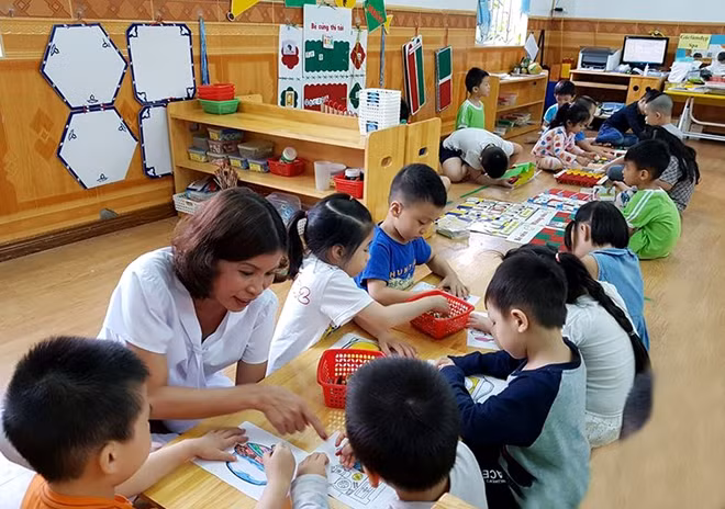 Cô giáo Trần Thị Liên luôn lấy con trẻ làm nguồn vui sống.