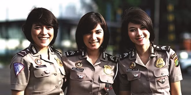 Nữ cảnh sát Indonesia.