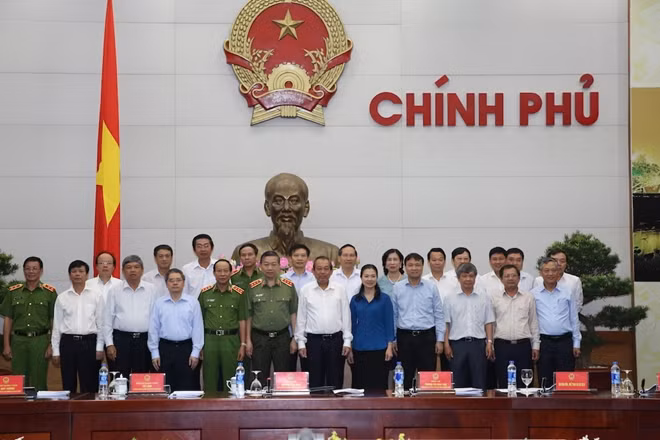 Phó Thủ tướng Trương Hoà Bình với các thành viên Ban Chỉ đạo 138/CP giai đoạn 2016 – 2020.