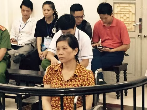 Bị cáo Hoa trước giờ xét xử.