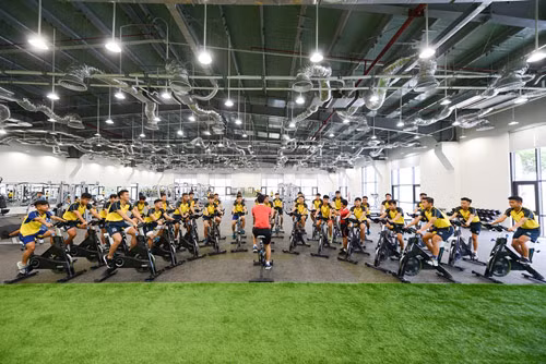 Học viên PVF tập thể lực tại tổ hợp khoa học thể thao được trang bị những thiết bị tân tiến nhất. Học viên PVF tập thể lực tại tổ hợp khoa học thể thao được trang bị những thiết bị tân tiến nhất.