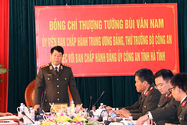 Thứ trưởng Bùi Văn Nam phát biểu tại buổi làm việc. Thứ trưởng Bùi Văn Nam phát biểu tại buổi làm việc.