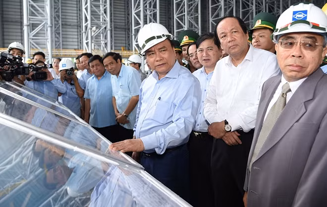 Thủ tướng thị sát Cảng Sơn Dương tại KCN Formosa Hà Tĩnh. Ảnh: VGP/Quang Hiếu