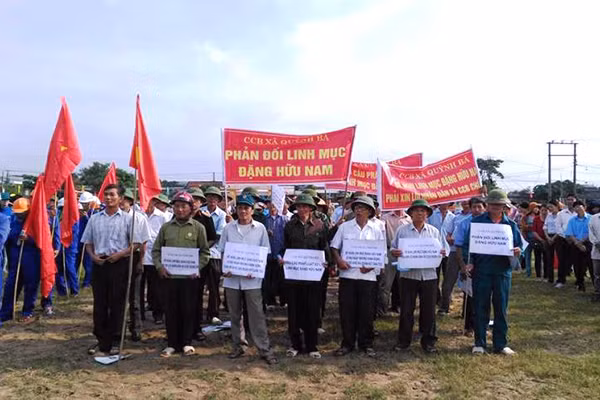 Đông đảo các tầng lớp nhân dân ở Nghệ An tiếp tục phản đối, lên án và đề nghị xử lý nghiêm linh mục Đặng Hữu Nam.