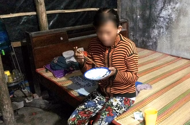 Người mẹ chôn sống con không biết chữ và thường bị động kinh. Ảnh: Tuấn Kiệt. Người mẹ chôn sống con không biết chữ và thường bị động kinh. Ảnh: Tuấn Kiệt.