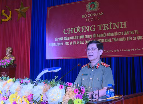 Thứ trưởng Nguyễn Văn Sơn phát biểu tại buổi gặp mặt.