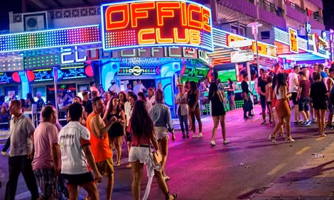 Cuộc sống về đêm sôi động ở Magaluf.