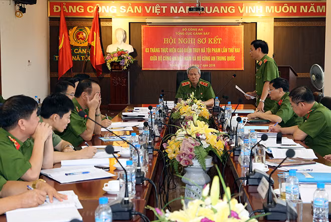 Thiếu tướng Nguyễn Dĩnh, Cục trưởng Cục Cảnh sát truy nã tội phạm báo cáo kết quả 3 tháng thực hiện cao điểm tại Hội nghị