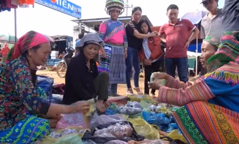 Chợ phiên Đắk Rmăng mang hồn cốt văn hóa truyền thống của đồng bào Tây Bắc tại Tây Nguyên.