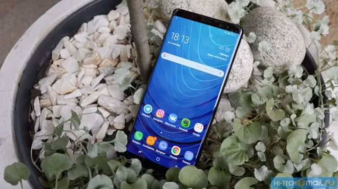 Đêm qua 9-8 (giờ Việt Nam), "siêu phẩm" được mong chờ của Samsung đã chính thức ra mắt. Mẫu điện thoại thông minh Galaxy Note 9 được Samsung mô tả là"tốt nhất của tốt nhất", cũng như là chiếc smartphone mạnh nhất mà hãng từng sản xuất từ trước đến nay.