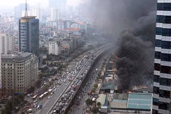 Hiện trường vụ cháy nhìn từ trên cao.