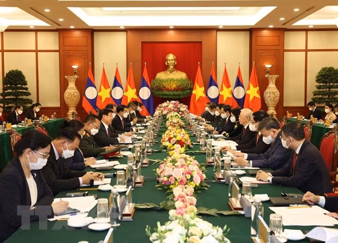 Tổng Bí thư Nguyễn Phú Trọng hội đàm với Tổng Bí thư, Chủ tịch nước Lào Thongloun Sisoulith. (Ảnh: Trí Dũng/TTXVN)