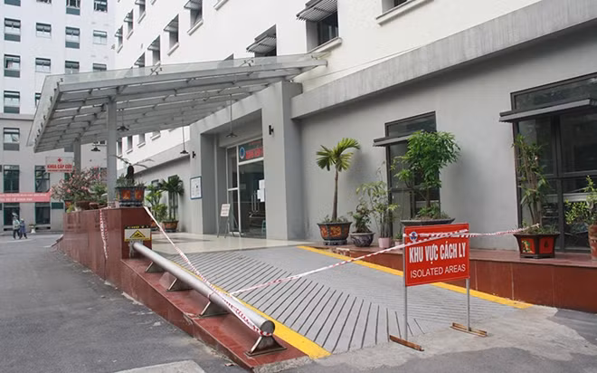 Khoa cấp cứu bệnh viện Hữu nghị Việt - Xô bị phong toả vì bệnh nhân COVID-19 không khai báo đi Đà Nẵng.