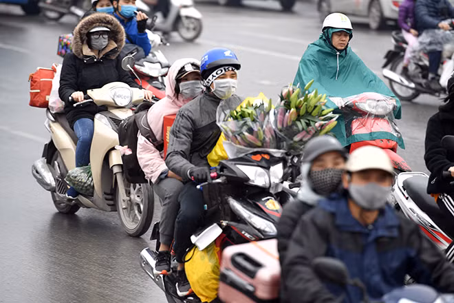 Về nhà cùng món quà nhỏ nhưng chất chứa nhiều tình yêu với gia đình.