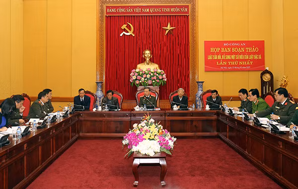 Bộ trưởng Tô Lâm và các thành viên Ban soạn thảo, Tổ biên tập dự án Luật sửa đổi, bổ sung Luật đặc xá.