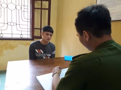 Cơ quan Công an lấy lời khai đối tượng cầm đầu Nguyễn Tùng Lâm.