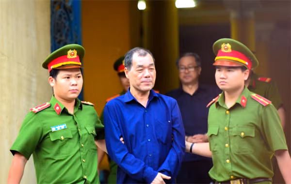 Bị can Trầm Bê trước phiên tòa Bị can Trầm Bê trước phiên tòa
