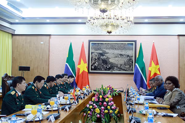 Đoàn đại biểu Quân sự cấp cao Việt Nam hội đàm với Đoàn đại biểu cấp cao Bộ quốc phòng Nam Phi