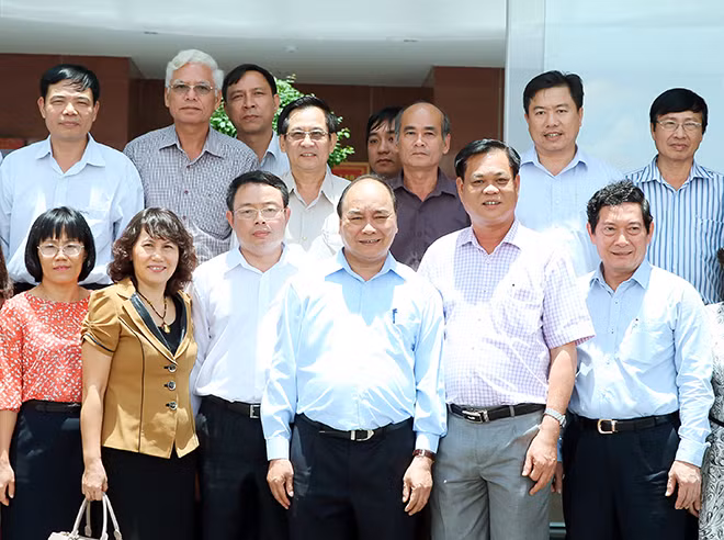 Thủ tướng Nguyễn Xuân Phúc với các đại biểu.Ảnh: TTXVN