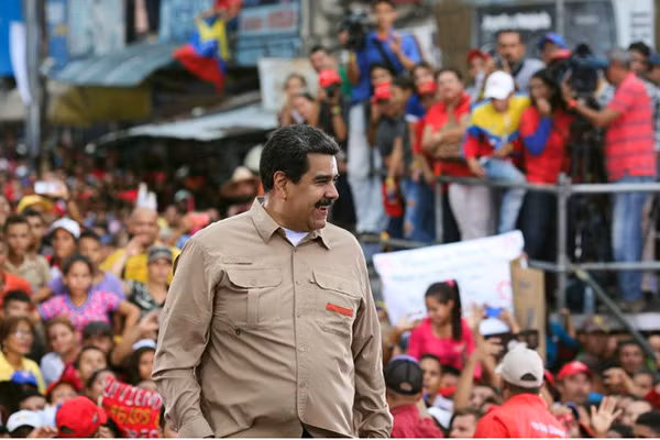 Đương kim Tổng thống Venezuela Nicolas Maduro phát biểu trước hàng ngàn người ủng hộ ở bang Barinas. Ảnh: Reuters Đương kim Tổng thống Venezuela Nicolas Maduro phát biểu trước hàng ngàn người ủng hộ ở bang Barinas. Ảnh: Reuters