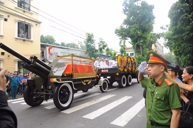 Theo lộ trình, di hài Chủ tịch nước sẽ được đưa qua nhà riêng của ông ở phố Ngụy Như Kon Tum (quận Thanh Xuân) để thực hiện một số nghi thức theo tín ngưỡng của người Việt trước khi di quan về Ninh Bình. Đoàn xe tang sẽ đi qua các phố Trần Thánh Tông, Lê Thánh Tông, Tràng Tiền, Hàng Khay, Tràng Thi, Điện Biên Phủ, Hoàng Diệu, Hoàng Văn Thụ, Độc Lập, Chu Văn An, Trần Phú, Kim Mã, Nguyễn Chí Thanh, Trần Duy Hưng, Hoàng Minh Giám, Nguyễn Tuân, Lê Văn Lương, Ngụy Như Kon Tum, Khuất Duy Tiến (đoạn từ Lê Văn Lương - Khuất Duy Tiến đến Khuất Duy Tiến - Nguyễn Trãi) lên vành đai III trên cao về Ninh Bình (hạn chế cả 2 chiều đường, đoạn từ nút giao Trần Duy Hưng - Đại lộ Thăng Long đến đường dẫn ra cao tốc Hà Nội - Ninh Bình).