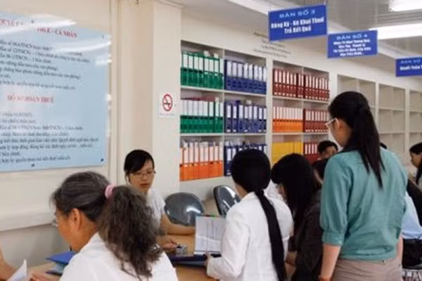 Doanh nghiệp làm thủ tục liên quan đến lĩnh vực thuế.