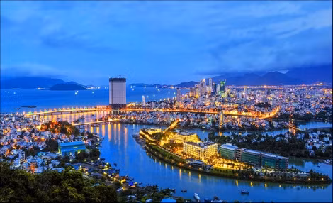 Lung linh sắc màu phố biển Nha Trang về đêm. Lung linh sắc màu phố biển Nha Trang về đêm.