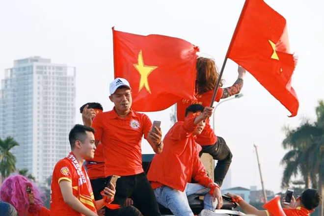 Bầu không khí lễ hội thực sự đã được tạo ra trước trận đấu