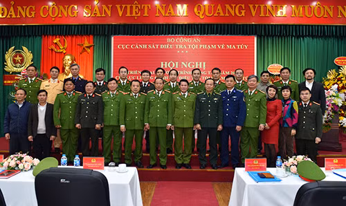 Thứ trưởng Lê Qúy Vương và các đại biểu tham dự Hội nghị.