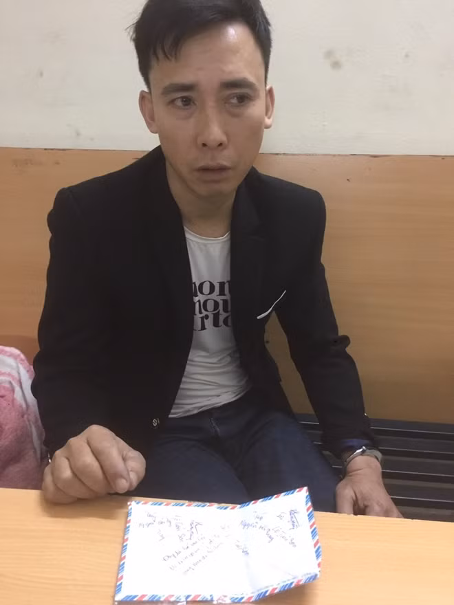 Đối tượng Sơn cùng tang vật.
