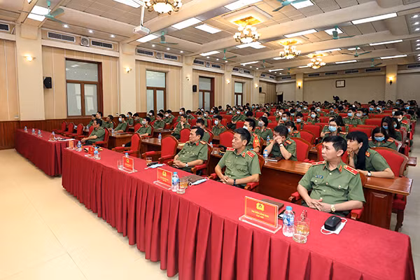 Các đại biểu tham dự buổi sinh hoạt chính trị