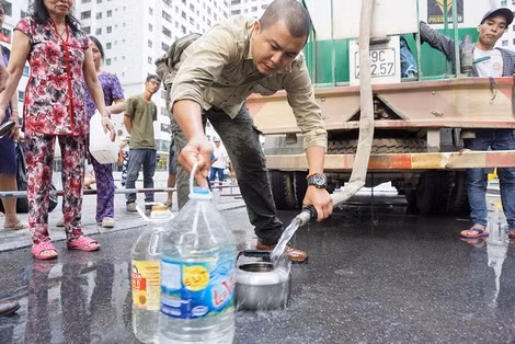 Nhiều người lo ngại nước sạch miễn phí có vấn đề và không đảm bảo chất lượng. Nhiều người lo ngại nước sạch miễn phí có vấn đề và không đảm bảo chất lượng.