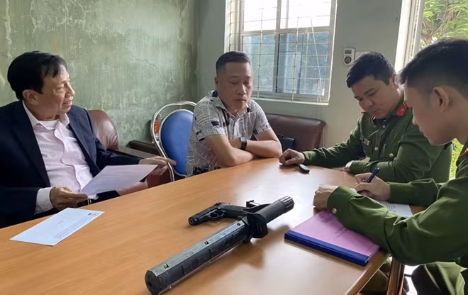 Công an TP Hải Phòng tuyên truyền vận động thu hồi 8 khẩu súng cùng nhiều công cụ hỗ trợ khác