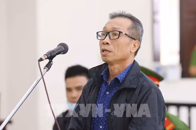 Bị cáo Đinh Văn Dũng.