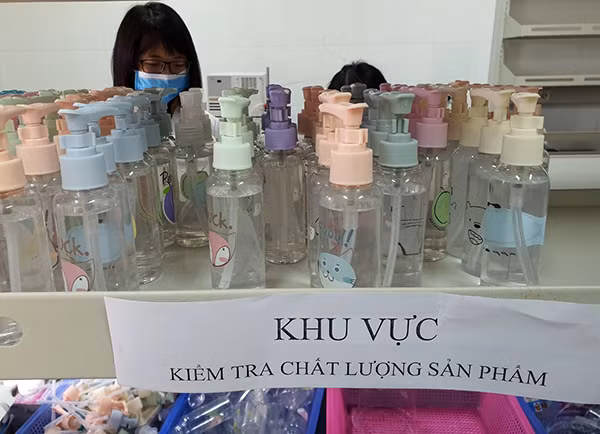 Các sản phẩm được đóng chai thành phẩm trang cấp cho CBCS